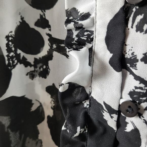 a.n.a Womens Blouse Size PM Black White Floral Sheer Button Front 3/4 Sleeve - Picture 9 of 12